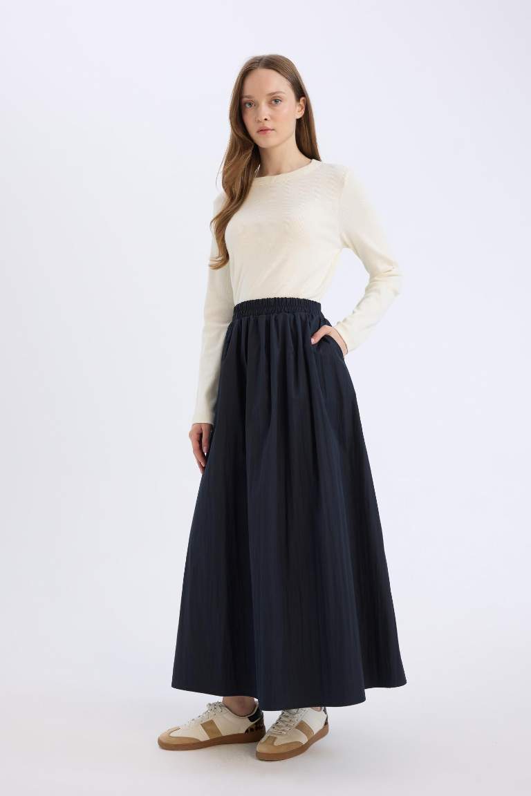 A Cut Flexible Waist Parachute Fabric Maxi Skirt