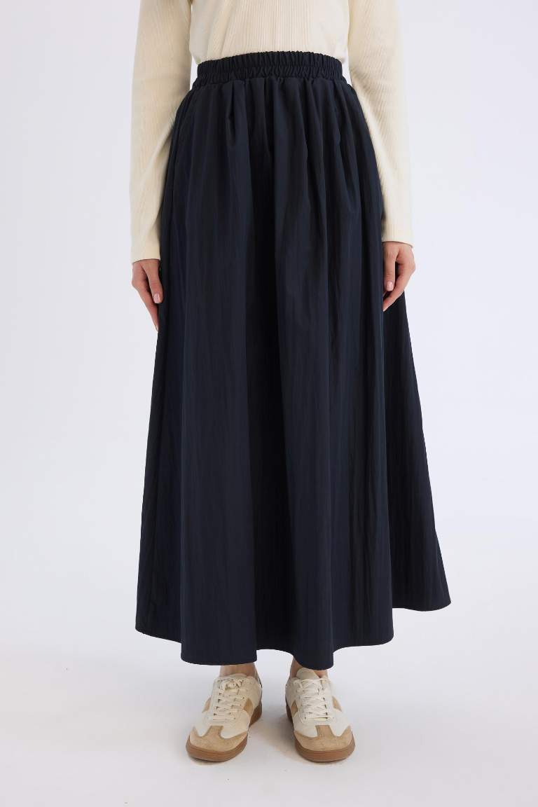 A Cut Flexible Waist Parachute Fabric Maxi Skirt