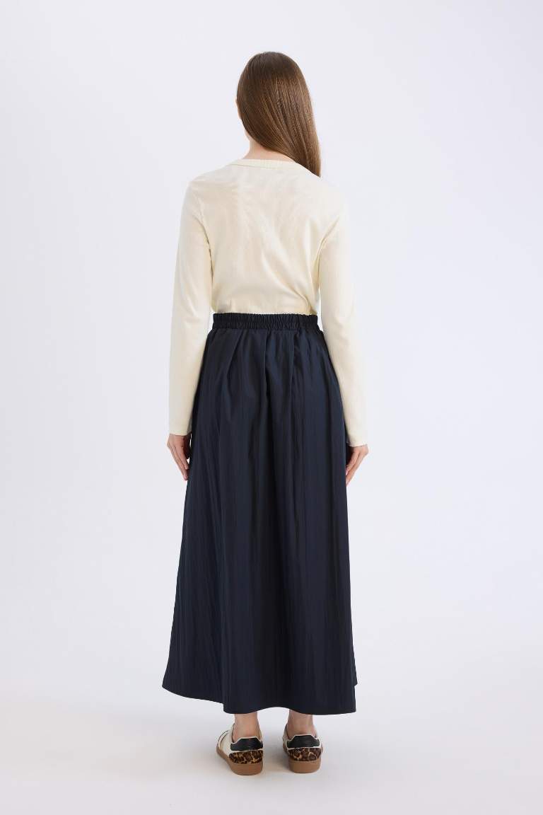 A Cut Flexible Waist Parachute Fabric Maxi Skirt