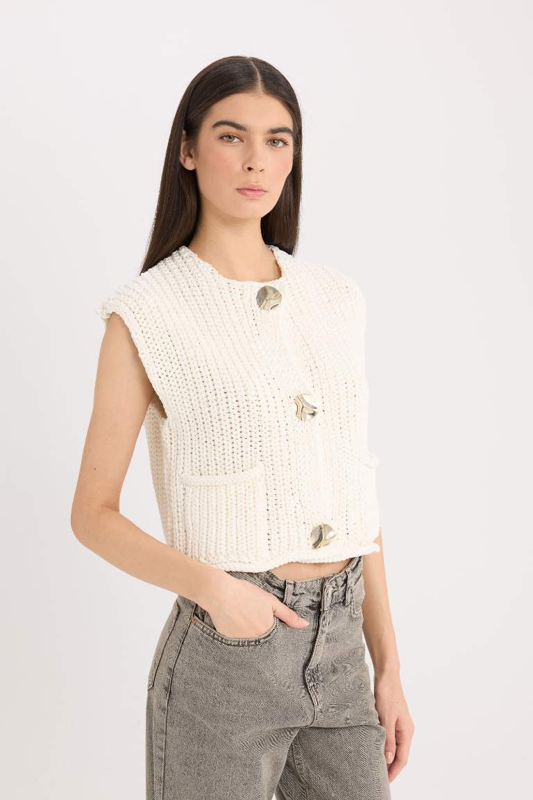 Relax Fit Buttoned Pocketed Knit Vest