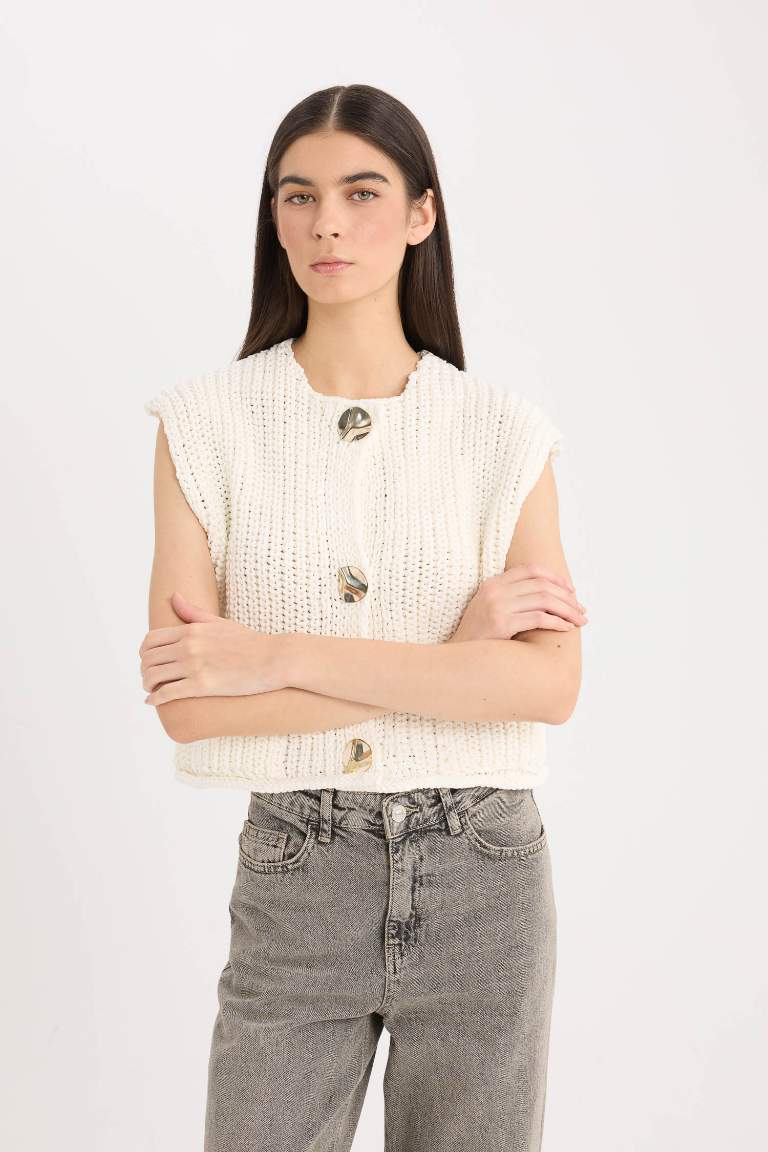 Relax Fit Buttoned Pocketed Knit Vest