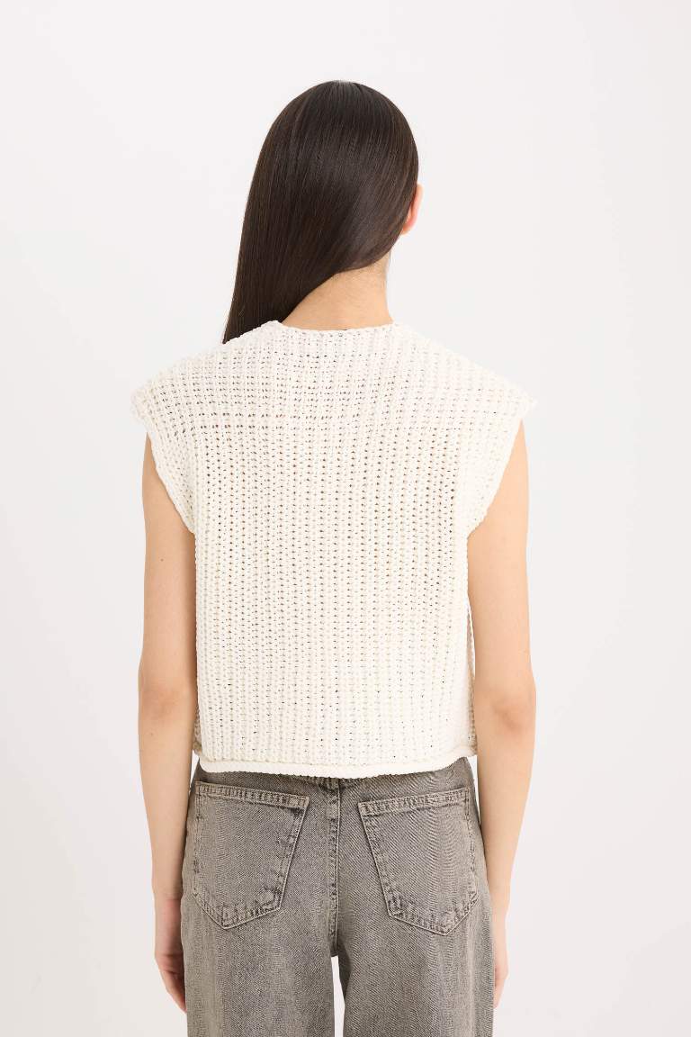 Relax Fit Buttoned Pocketed Knit Vest