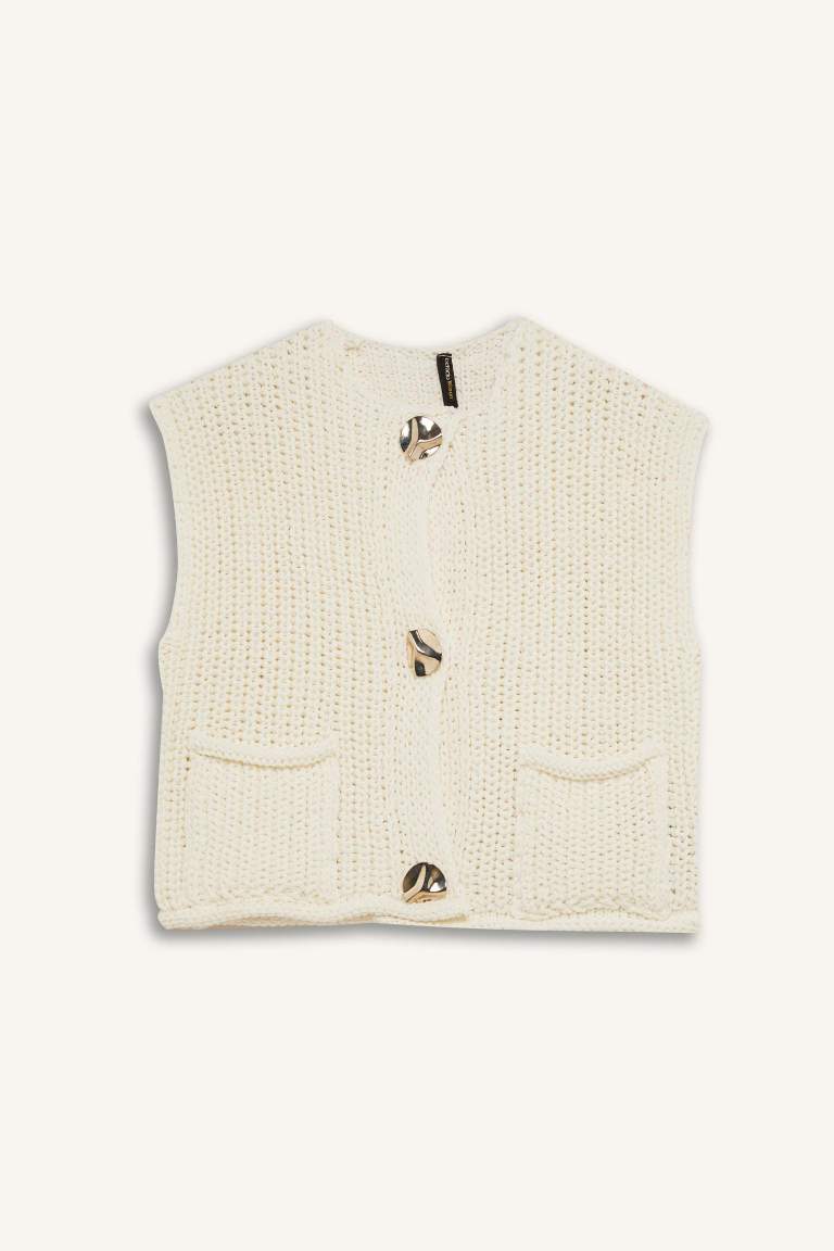 Relax Fit Buttoned Pocketed Knit Vest