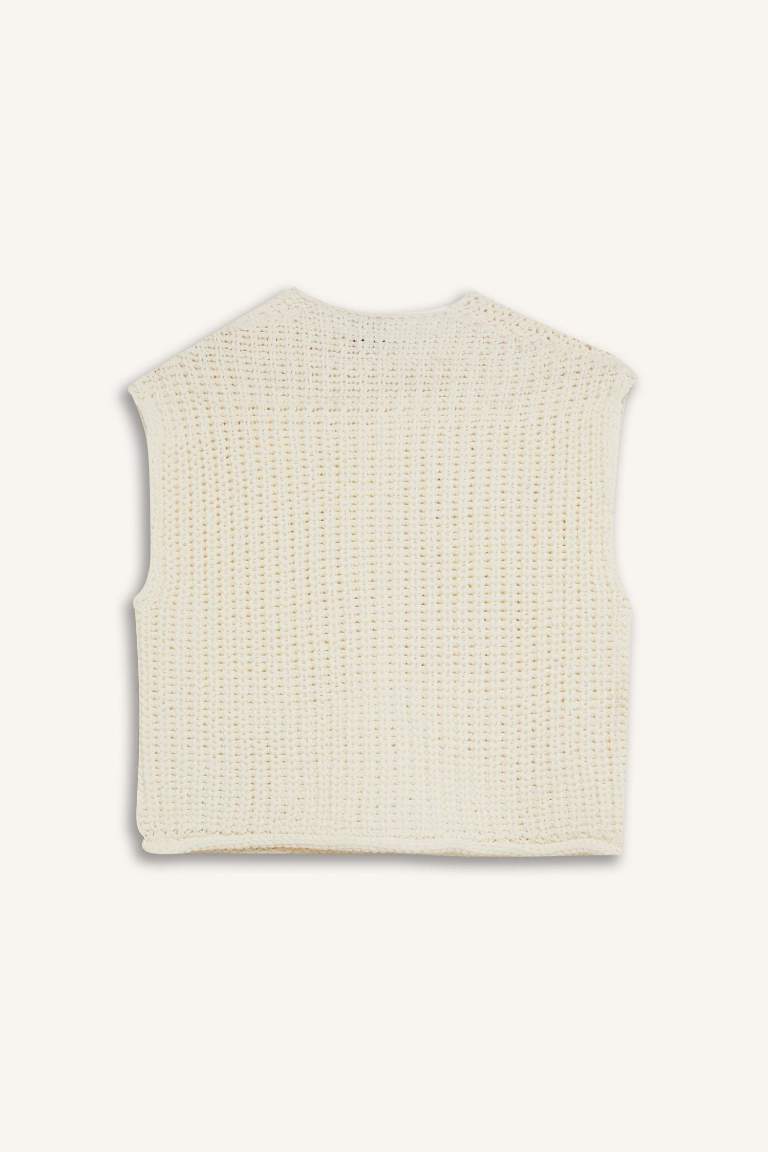 Relax Fit Buttoned Pocketed Knit Vest