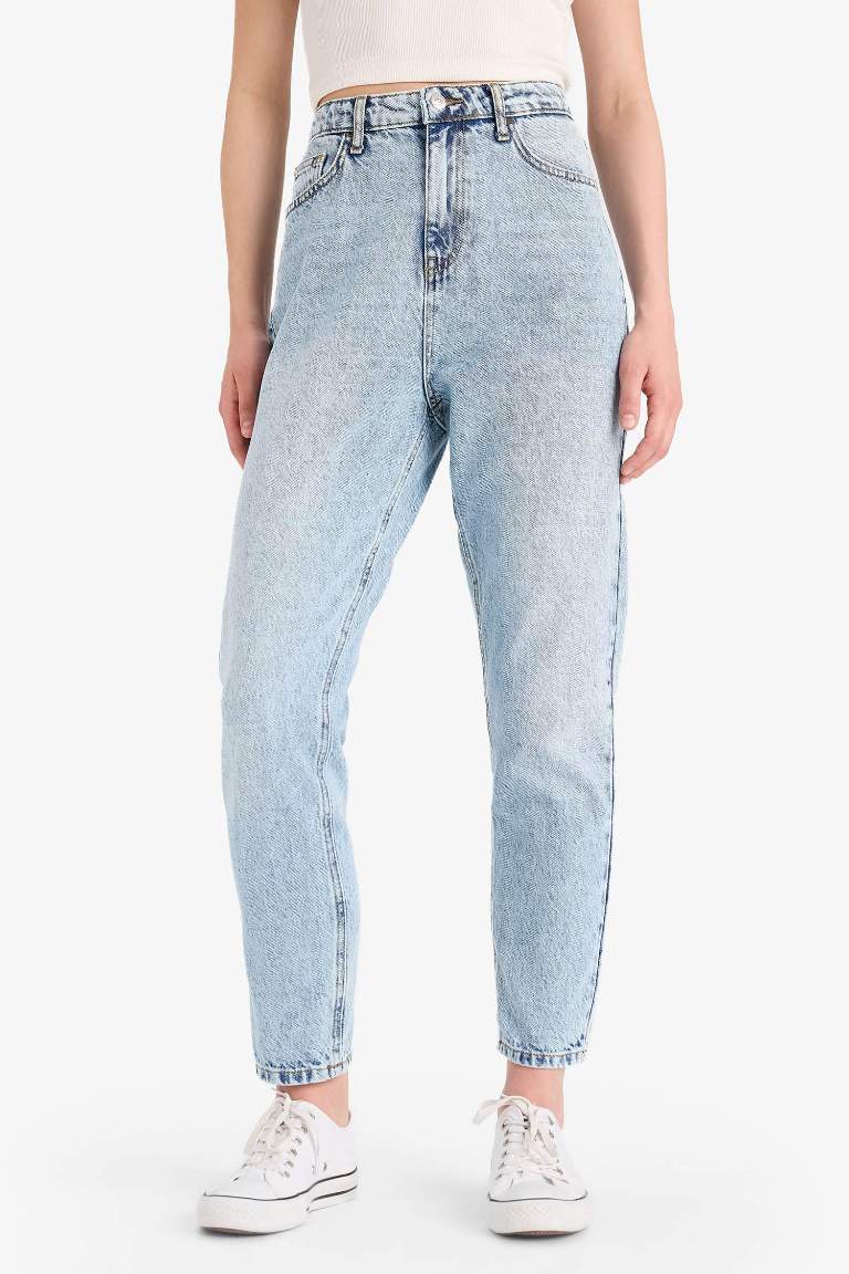 Lina Mom Fit Ripped Detailed High Waist Straight Leg Jeans