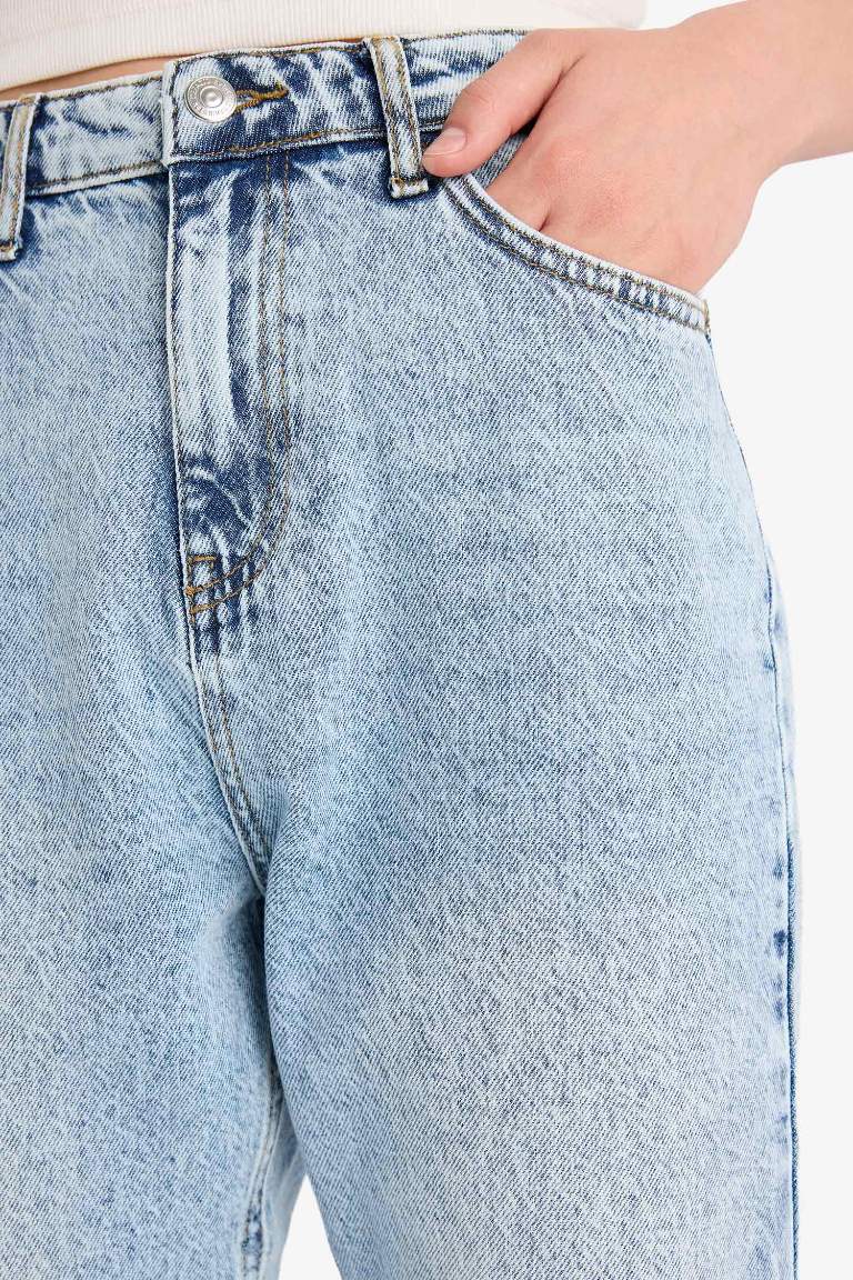 Lina Mom Fit Ripped Detailed High Waist Straight Leg Jeans