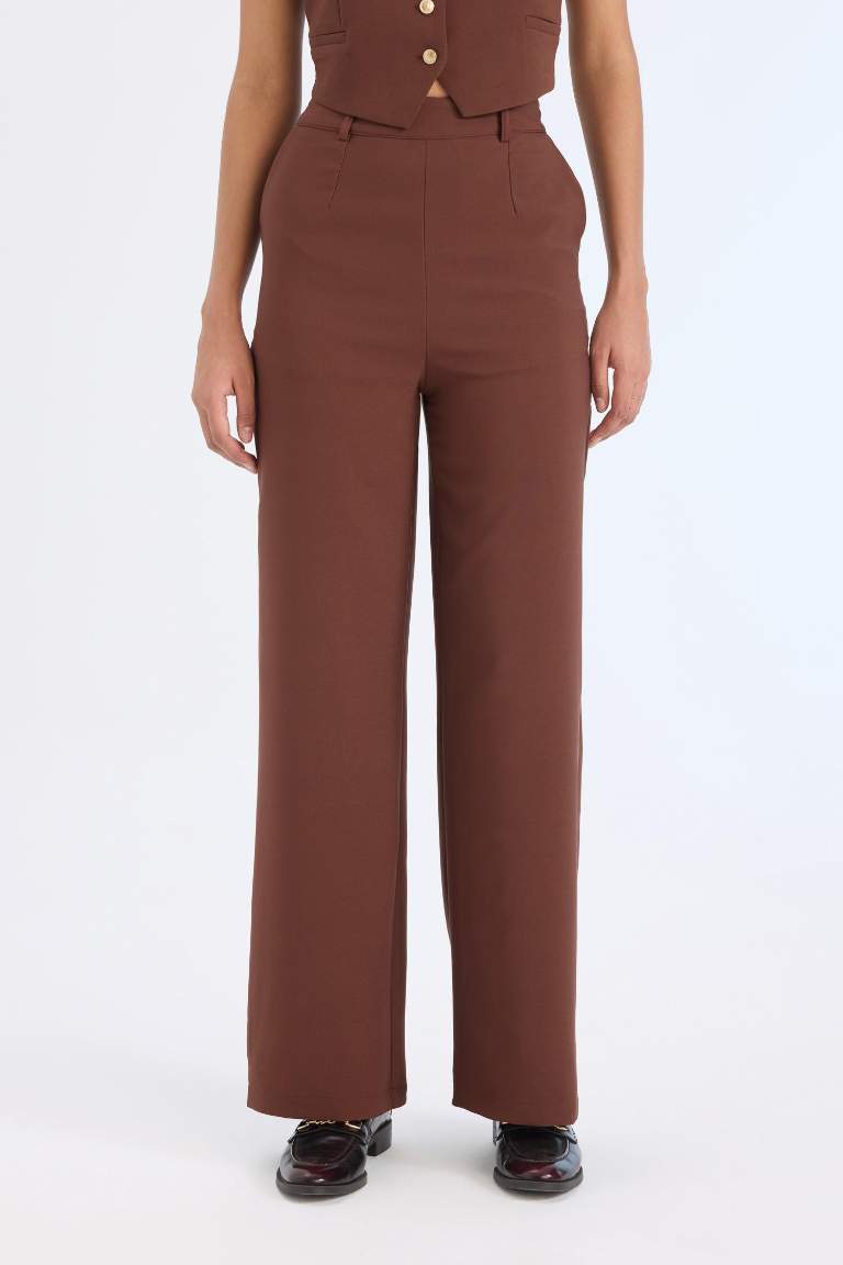 Pantalon large à taille haute et coupe droite