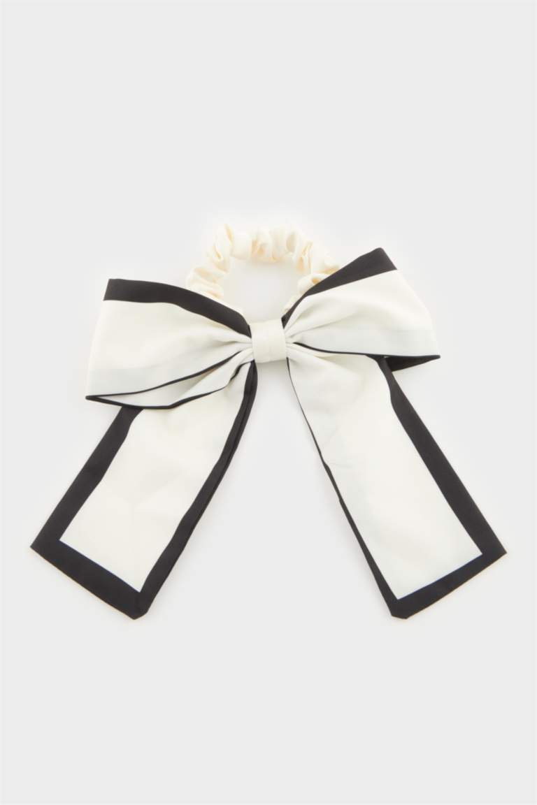 Kadın Beyaz Fiyonk Lastik Toka