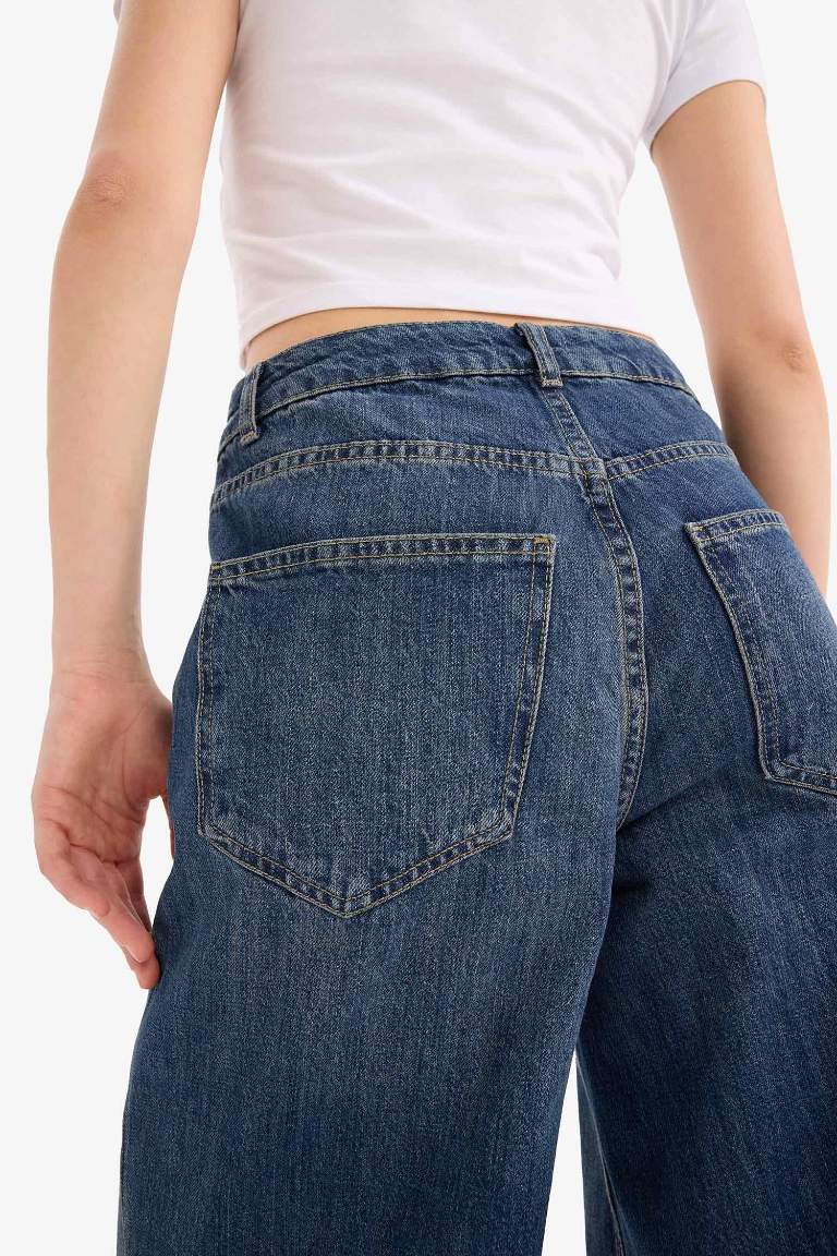 بنطرون جينز باجي فيت برجل مطوية وخصر عالي