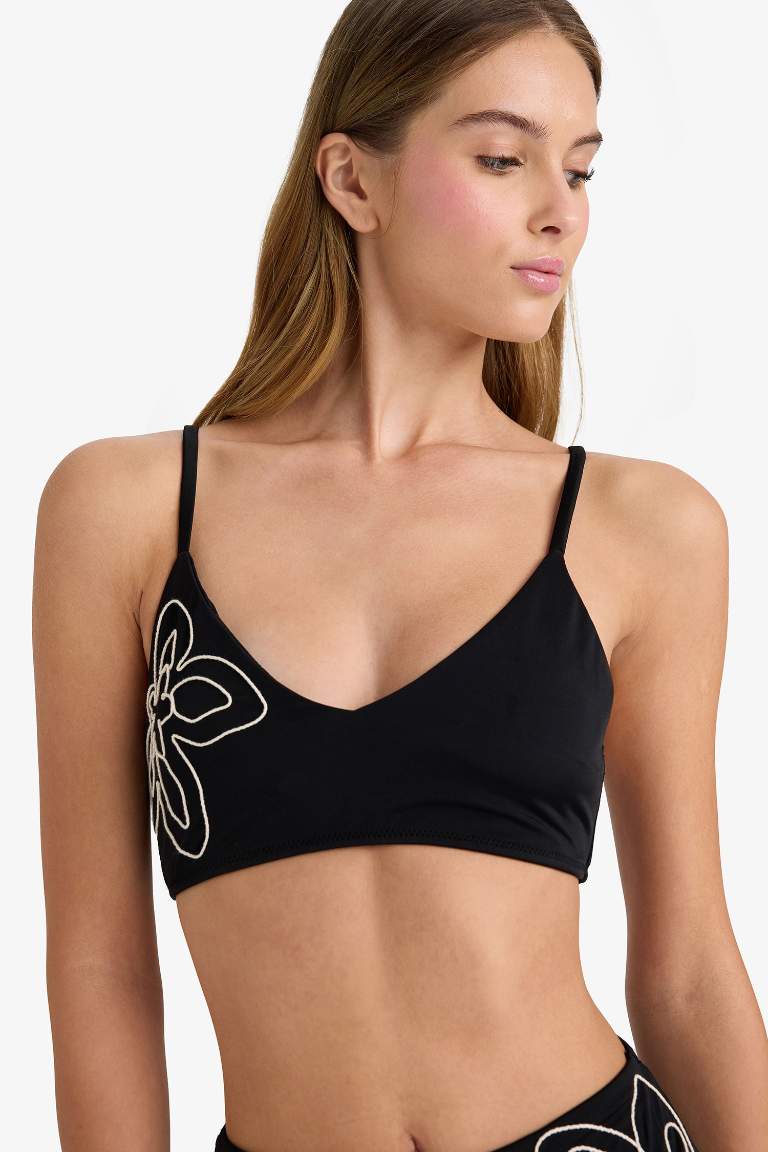 Regular Fit Nakışlı Bikini Üstü-Fall in Love