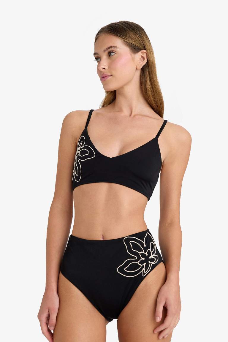 Regular Fit Nakışlı Bikini Üstü-Fall in Love
