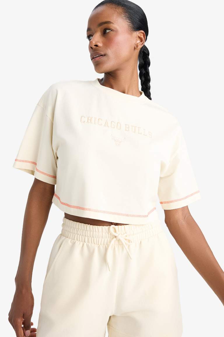 DeFactoFit NBA Chicago Bulls Cropped Fit Футболка с Воротником и Коротким Рукавом