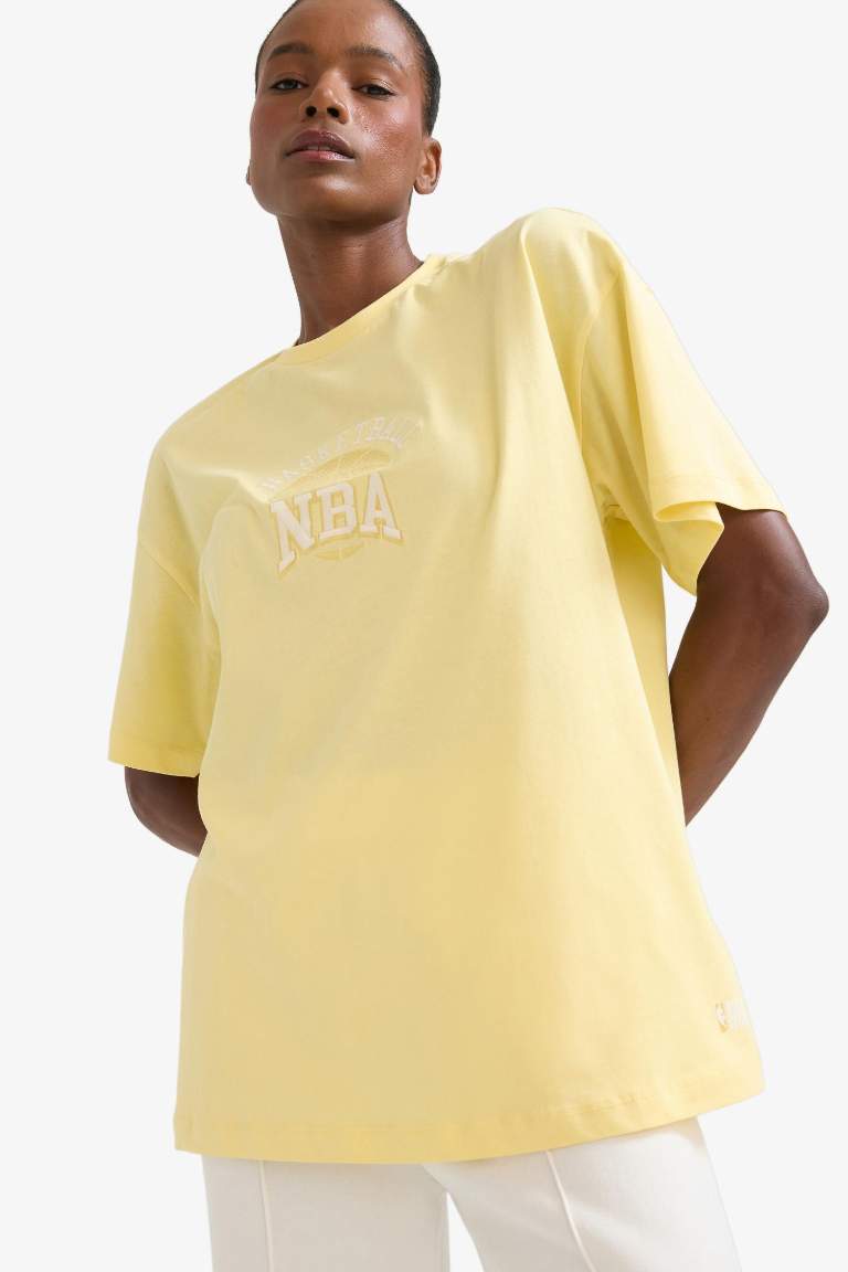 DeFactoFit NBA Wordmark Oversize Geniş Kalıp Bisiklet Yaka Kısa Kollu Tişört