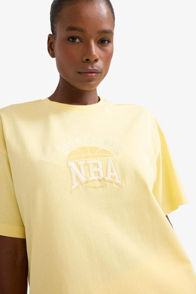 DeFactoFit NBA Wordmark Oversize Geniş Kalıp Bisiklet Yaka Kısa Kollu Tişört