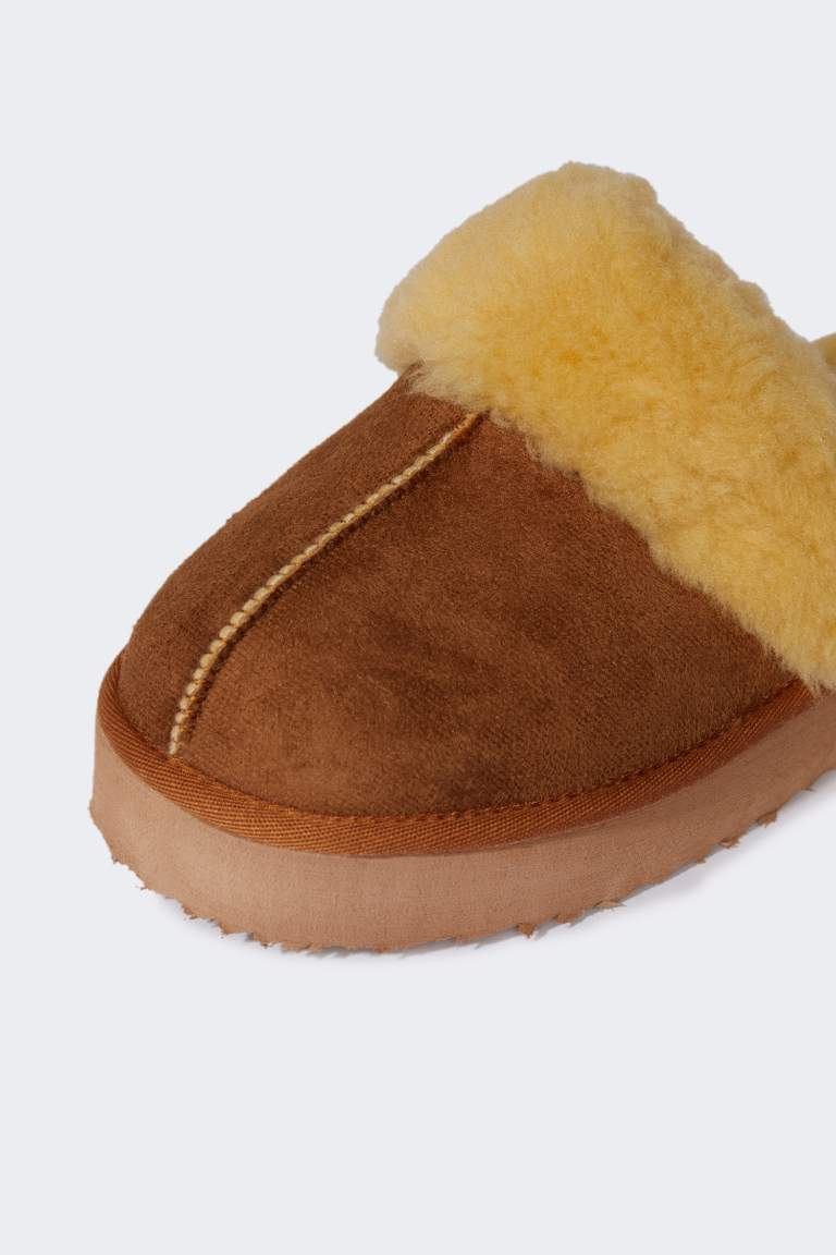 Woman Flat Sole Home Slipper