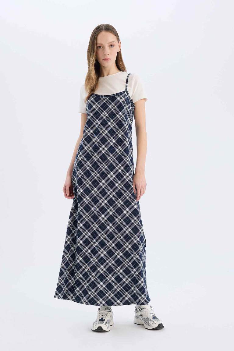 Robe midi à carreaux avec bretelles