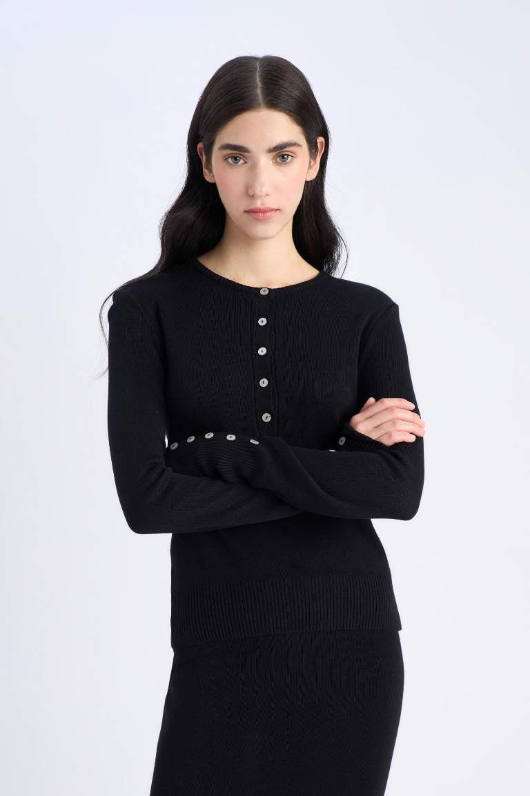 Pull en tricot slim noir basique à col rond