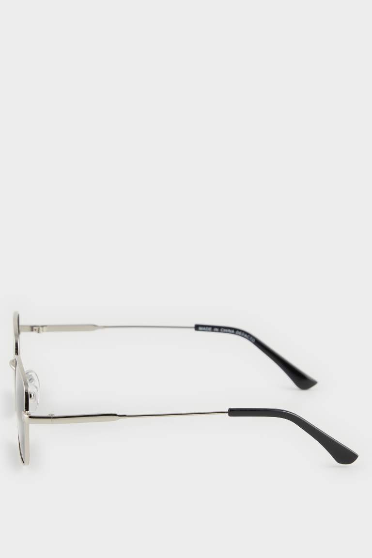 Man Round Metal Sunglasses