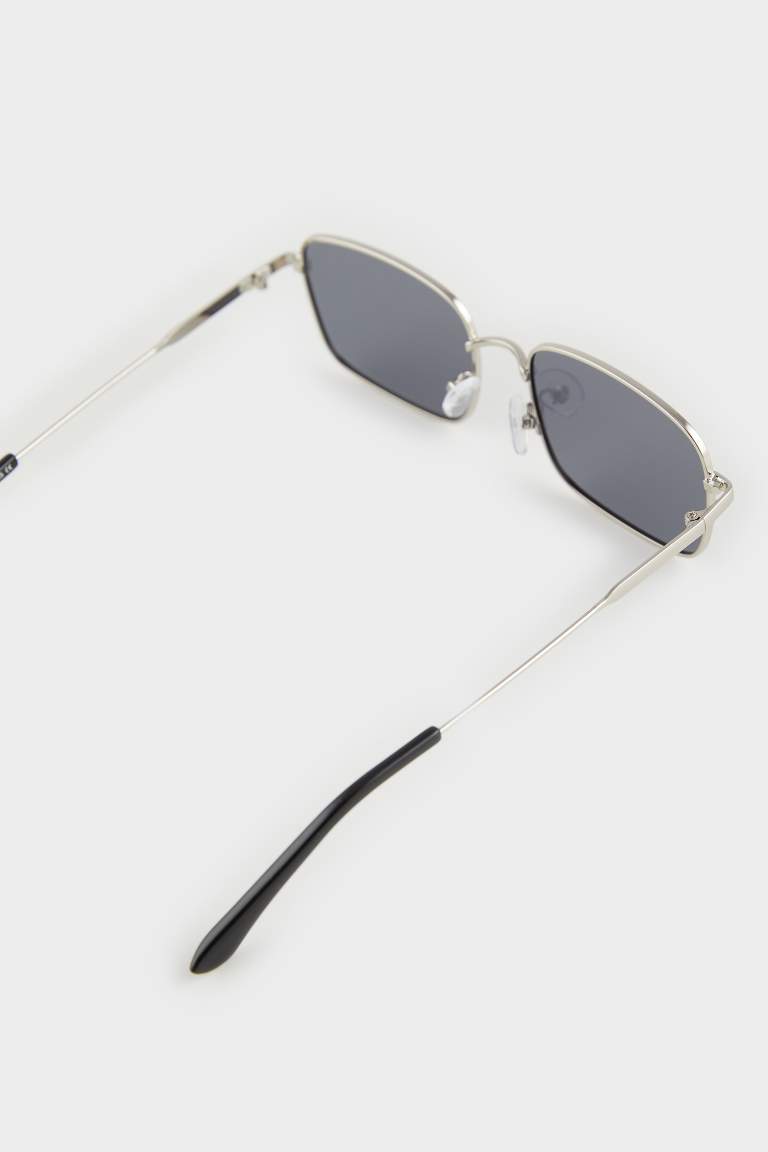 Man Round Metal Sunglasses