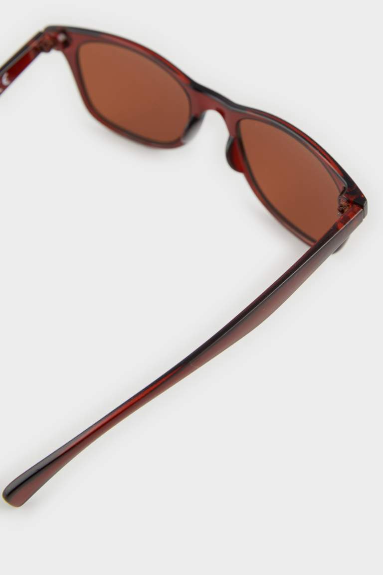 Man Round Sunglasses