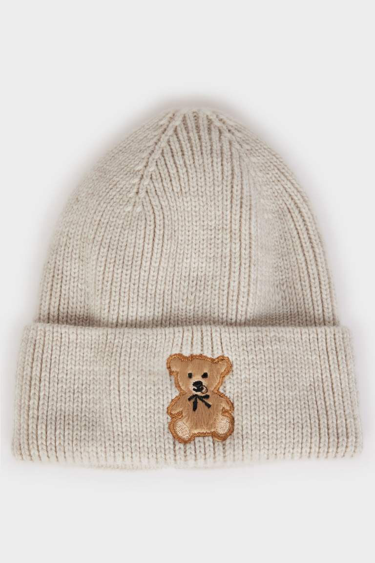 Woman Teddy Bear Patterned Knitted Beanie