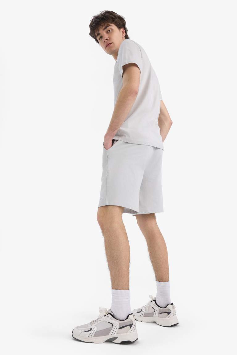 Beli Bağcıklı Dar Paça Şort