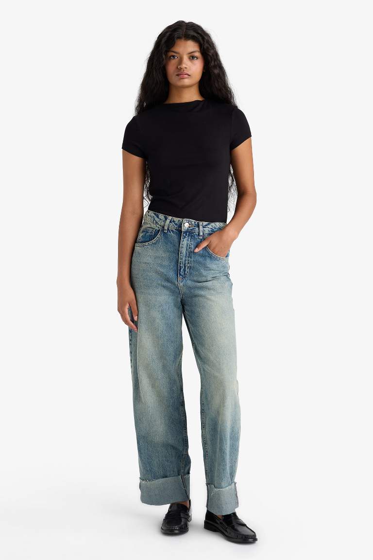 Slim Fit Dar Kesim Yarım Balıkçı Yaka Kısa Kollu Tişört