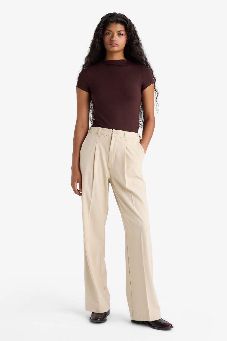 Slim Fit Dar Kesim Yarım Balıkçı Yaka Kısa Kollu Tişört