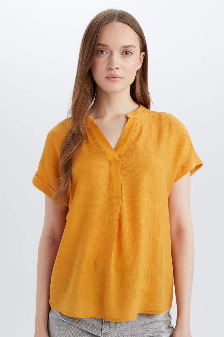 Regular Fit Crew Neck Short Sleeve Blouse