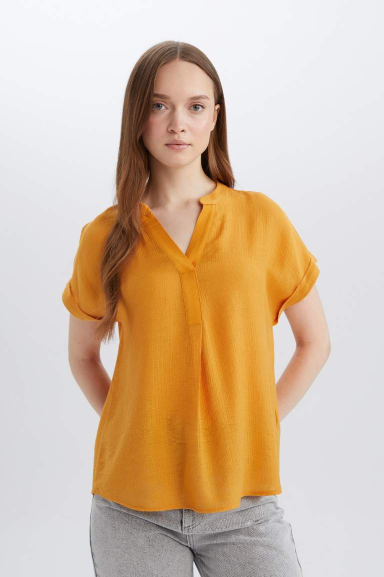 Regular Fit Crew Neck Short Sleeve Blouse