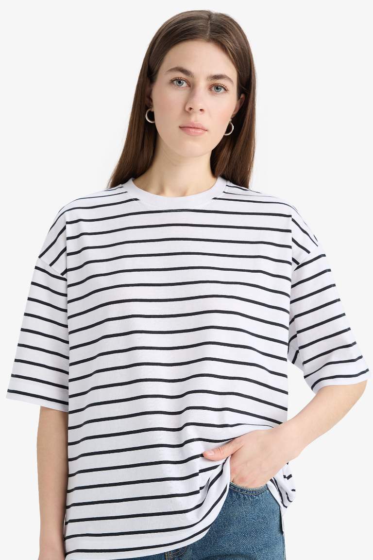 Oversize базовая футболка с круглым вырезом и коротким рукавом