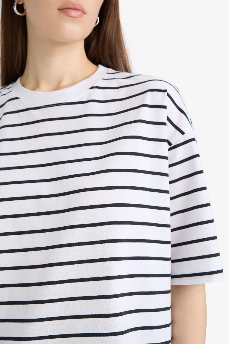 Oversize базовая футболка с круглым вырезом и коротким рукавом