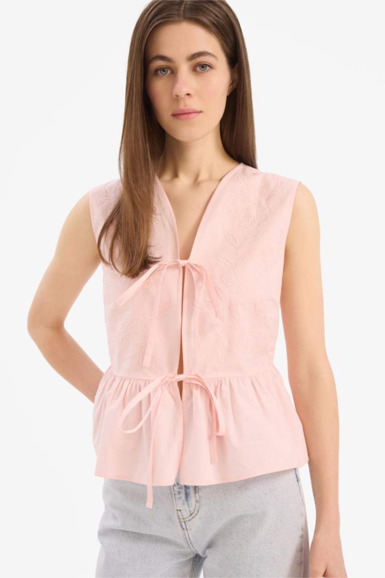 Fitted V Yaka Önden Bağlamalı Poplin Kolsuz Bluz