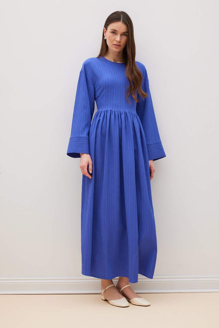 Regular Fit Crew Neck Gofre Textured Maxi Dress