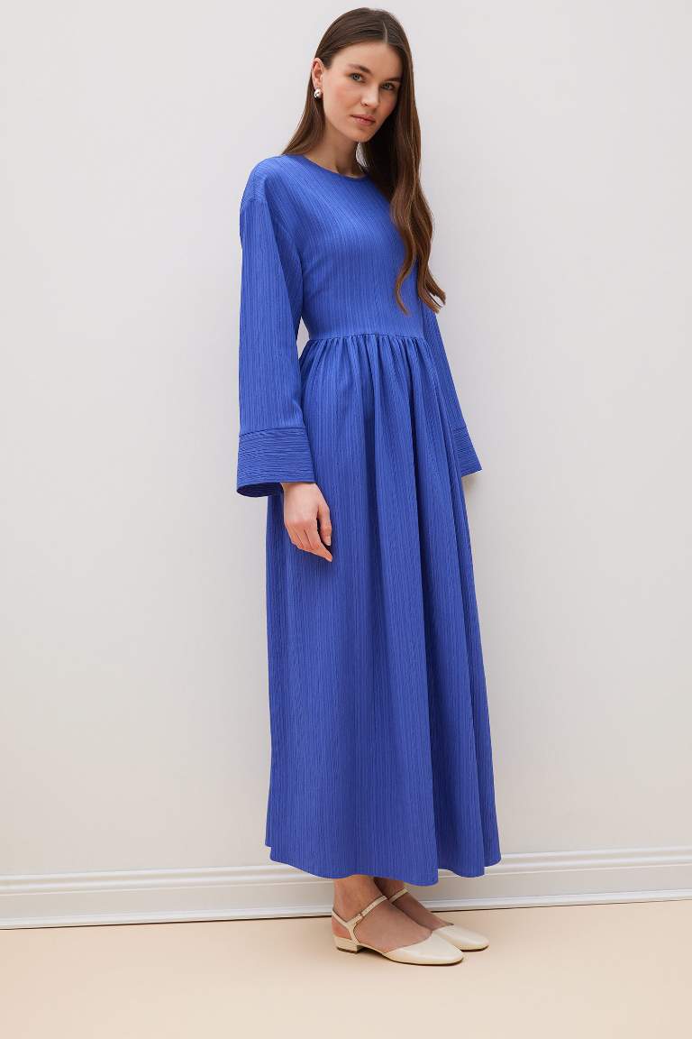 Regular Fit Crew Neck Gofre Textured Maxi Dress