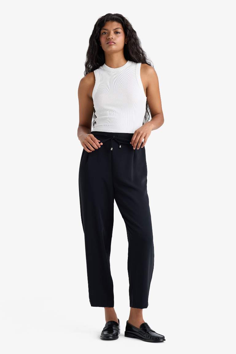 Carrot Fit Yüksek Bel Beli Bağcıklı Düz Paça Pantolon