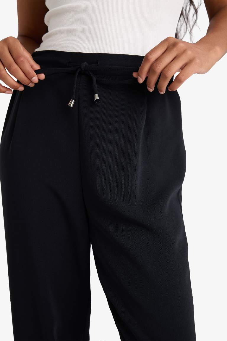 Carrot Fit Yüksek Bel Beli Bağcıklı Düz Paça Pantolon