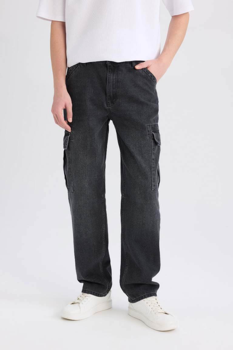 Relax Fit Wide Leg Cargo Jeans