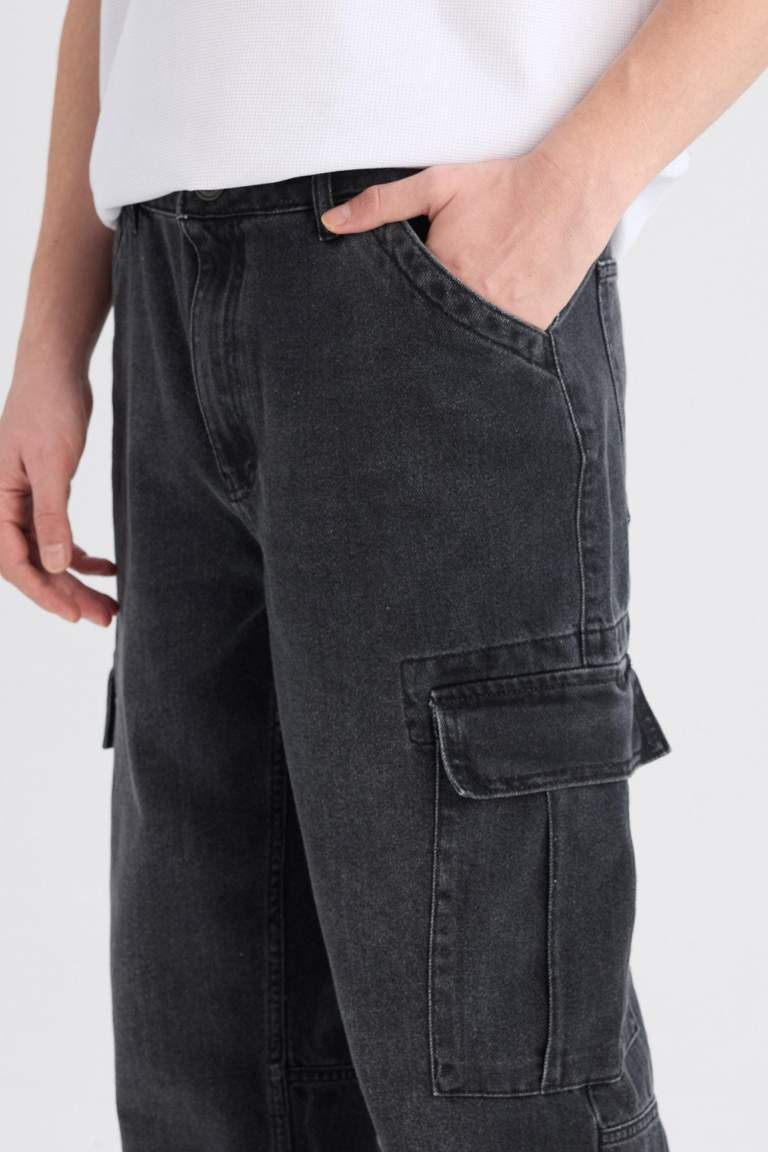 Relax Fit Wide Leg Cargo Jeans