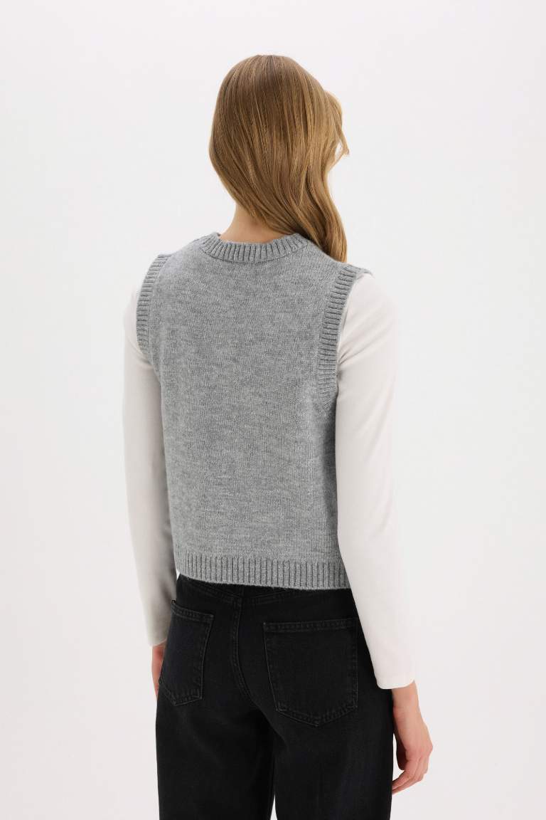 Regular Fit Crew Neck Buttoned Knit Vest