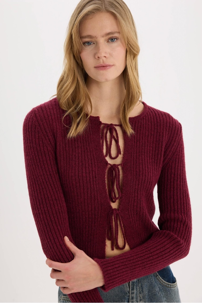 Cardigan en tricot basique Bordeaux à col rond et coupe régulière