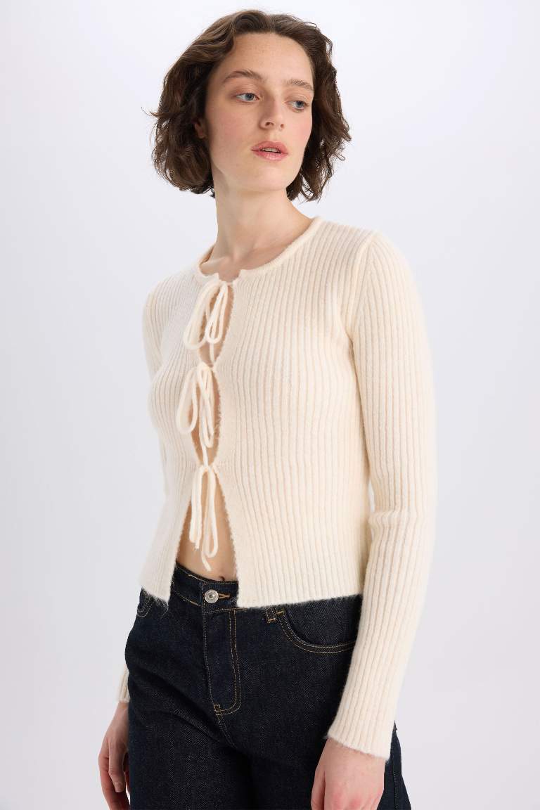 Cardigan tricot basique à col rond  et coupe régulière