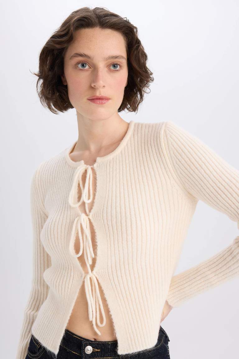 Cardigan tricot basique à col rond  et coupe régulière