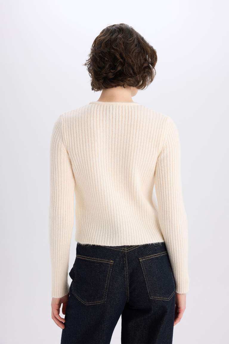 Cardigan tricot basique à col rond  et coupe régulière