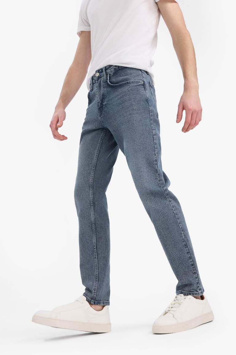 Slim Tapered Fit Dar Kalıp Normal Bel Daralan Paça Jean Pantolon