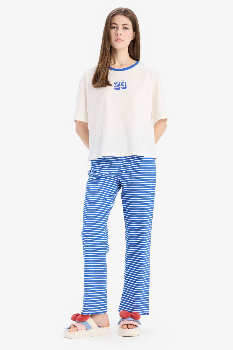 Ensemble Pyjama avec haut à manches courtes et pantalon à taille élastique de Fall in Love