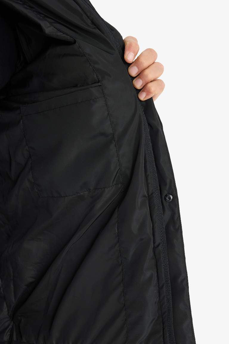 Regular Fit Kapüşonlu Şişme Mont Fermuarlı Çıtçıtlı Cepli