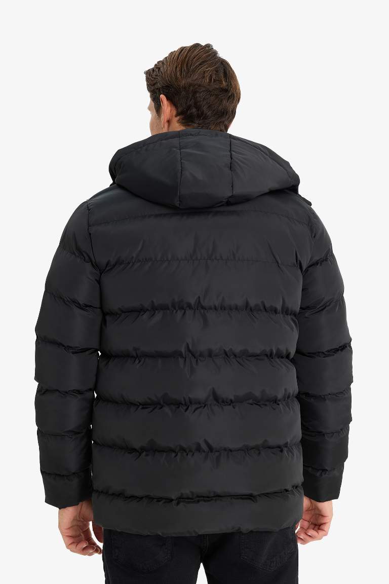 Regular Fit Kapüşonlu Şişme Mont Fermuarlı Çıtçıtlı Cepli
