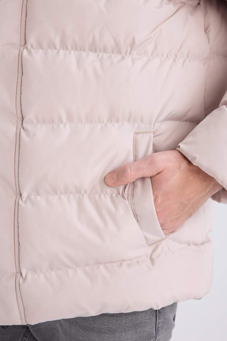 Regular Fit Kapüşonlu Şişme Mont Fermuarlı Çıtçıt Kapamalı Cepli