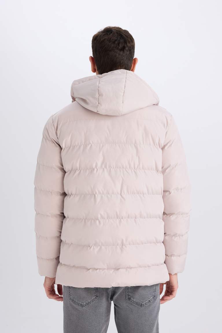 Regular Fit Kapüşonlu Şişme Mont Fermuarlı Çıtçıt Kapamalı Cepli